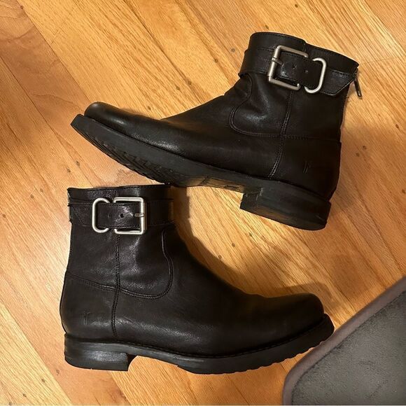 Frye Veronica Strap Zip Short Boot Black Leather with Buckle SZ 7 US - Picture 1 of 12